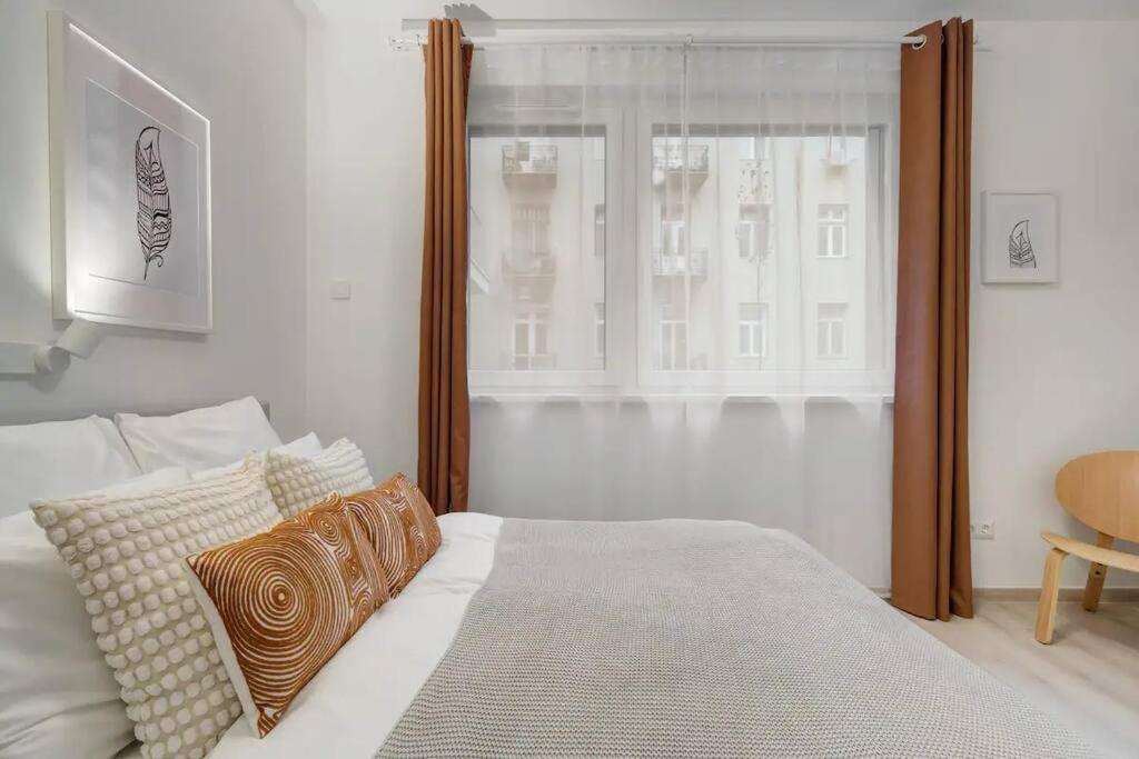 Terrace Vista-modern 2br Retreat Apartment Budapest